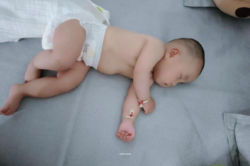 松原三个月宝宝抬头不稳